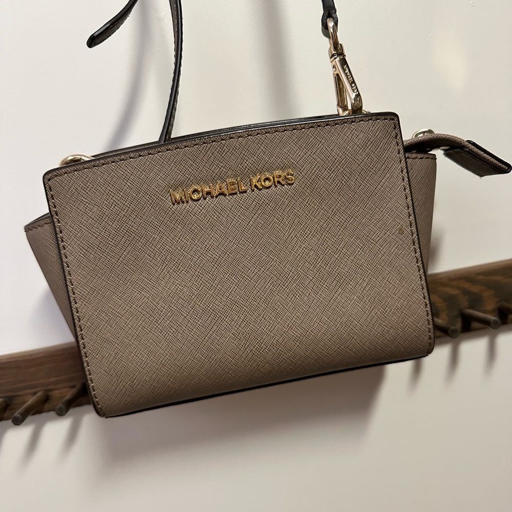 Michael Kors mini purse - excellent condition!